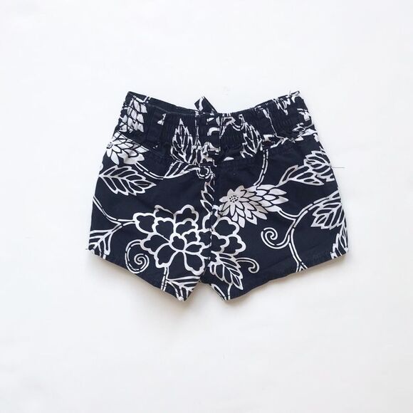 Old Navy black floral shorts EUC 12-18 months - Picture 4 of 4